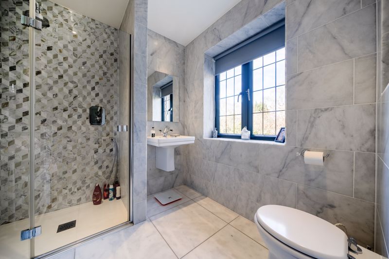 En-suite- click for photo gallery
